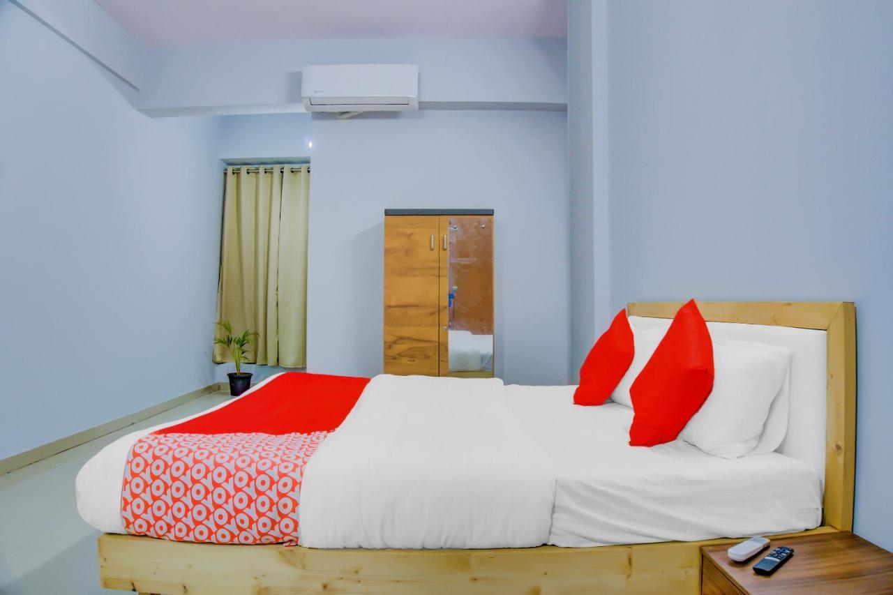 سورات Oyo 75173 Hotel Regency المظهر الخارجي الصورة