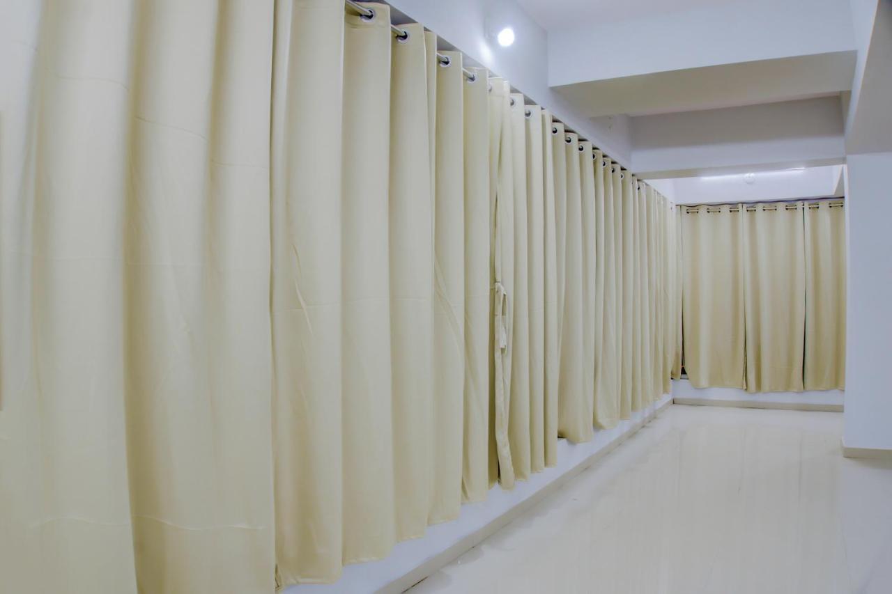 سورات Oyo 75173 Hotel Regency المظهر الخارجي الصورة