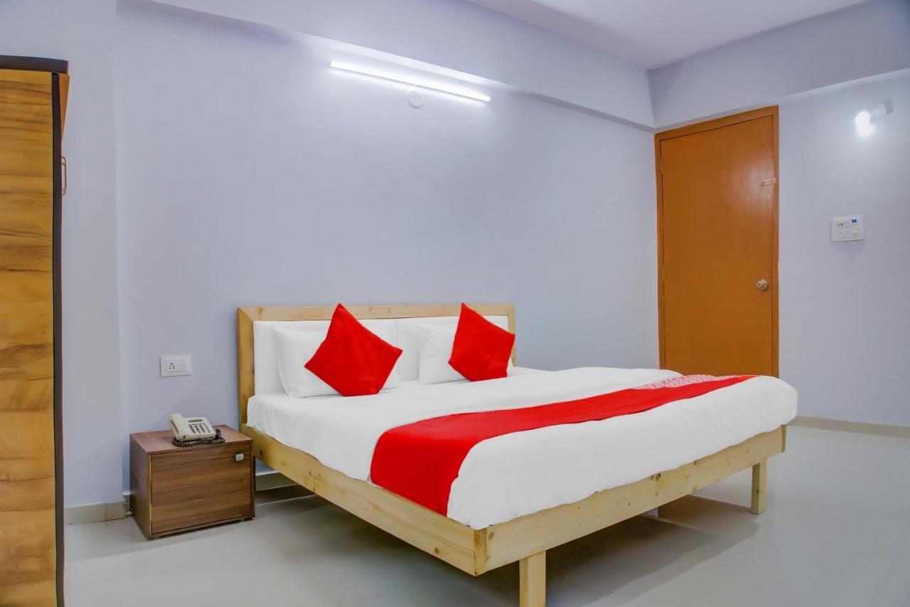 سورات Oyo 75173 Hotel Regency المظهر الخارجي الصورة