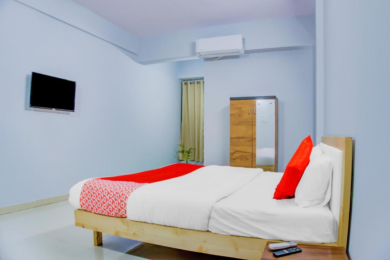سورات Oyo 75173 Hotel Regency المظهر الخارجي الصورة
