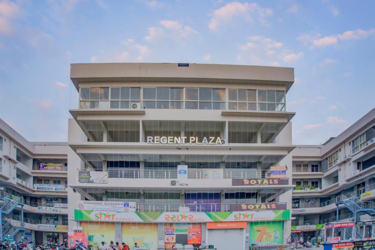 سورات Oyo 75173 Hotel Regency المظهر الخارجي الصورة