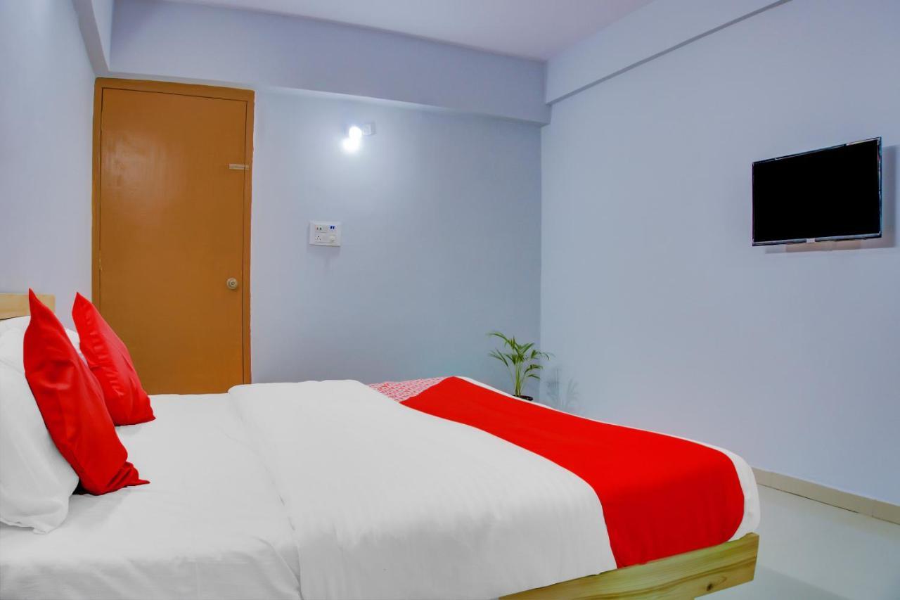 سورات Oyo 75173 Hotel Regency المظهر الخارجي الصورة